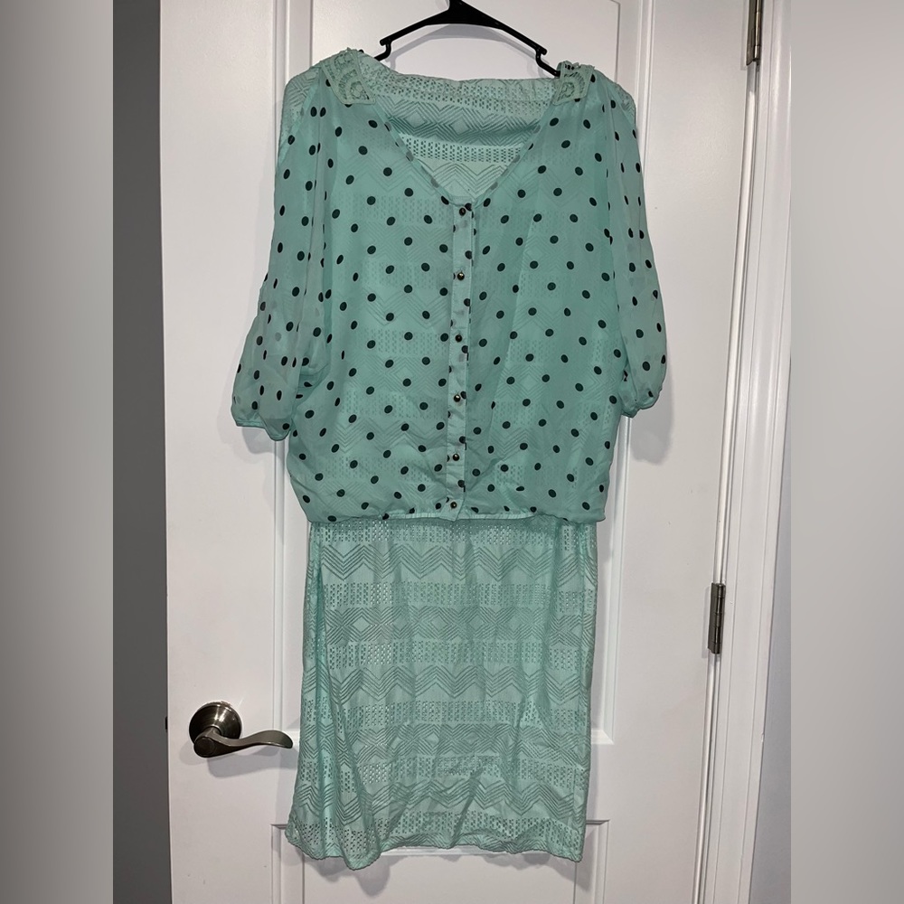 No boundaries, size medium, 2 piece shirt and long skirt